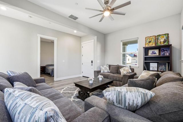 701 Golden Acorn Ct, Rocklin, CA 95765