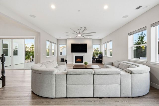 701 Golden Acorn Ct, Rocklin, CA 95765