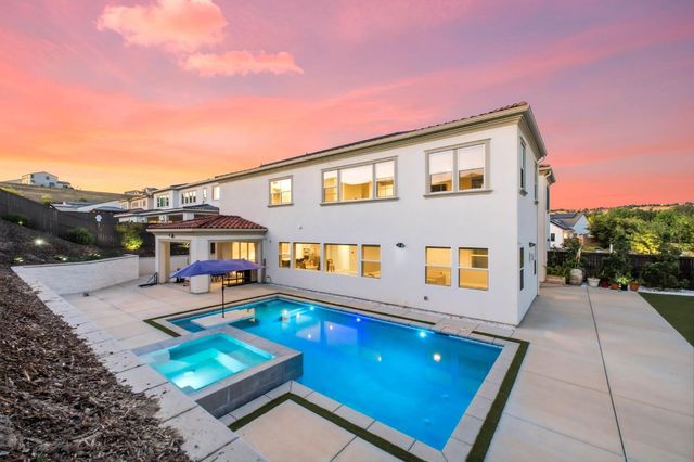 701 Golden Acorn Ct, Rocklin, CA 95765