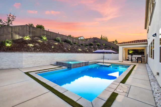 701 Golden Acorn Ct, Rocklin, CA 95765