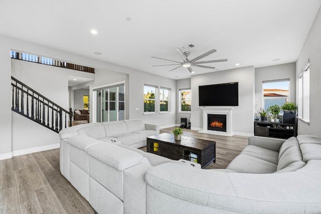 701 Golden Acorn Ct, Rocklin, CA 95765