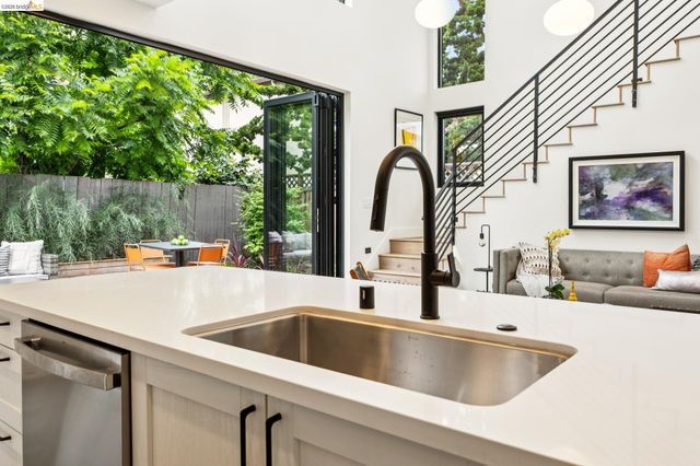 1517 Fairview St, Berkeley, CA 94703