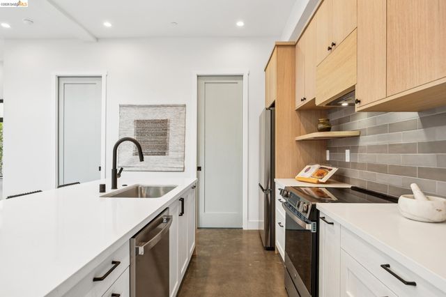 1517 Fairview St, Berkeley, CA 94703