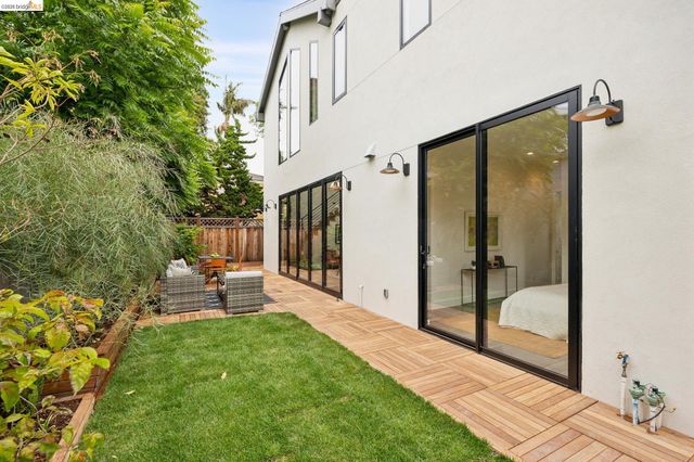 1517 Fairview St, Berkeley, CA 94703