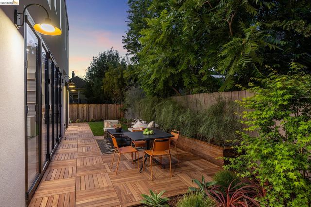 1517 Fairview St, Berkeley, CA 94703