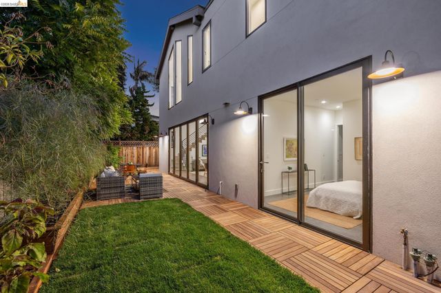 1517 Fairview St, Berkeley, CA 94703