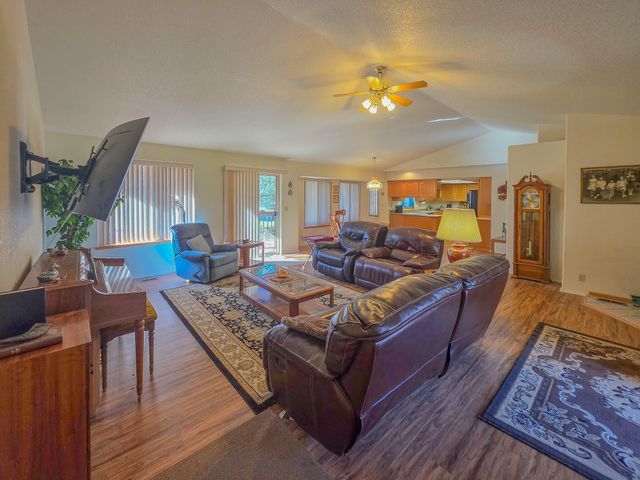 2363 Jaynes Drive, Grants Pass, OR 97527