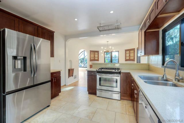 2858 E St, San Diego, CA 92102