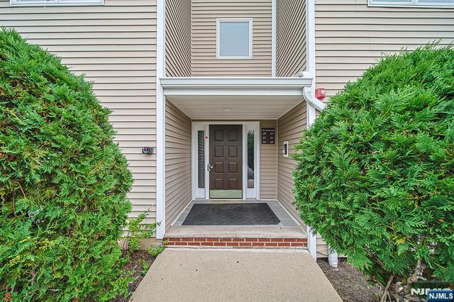 59 Presidential Drive, Englewood, NJ 07631