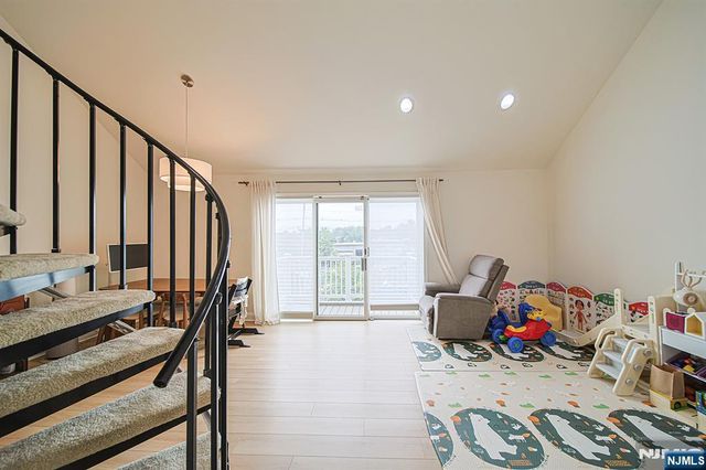 59 Presidential Drive, Englewood, NJ 07631