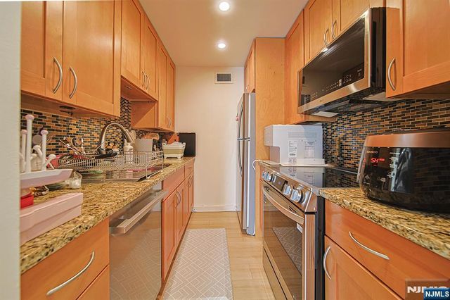 59 Presidential Drive, Englewood, NJ 07631
