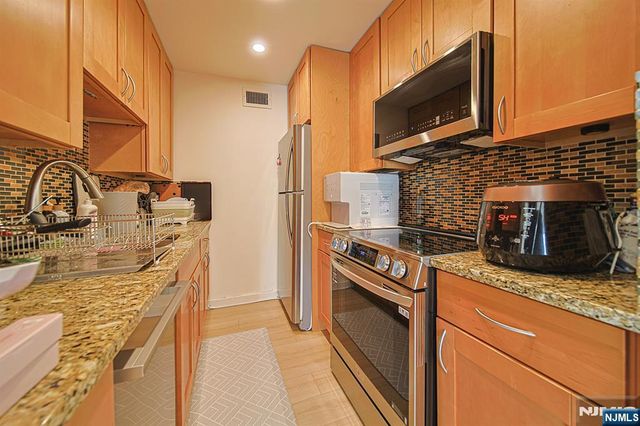 59 Presidential Drive, Englewood, NJ 07631