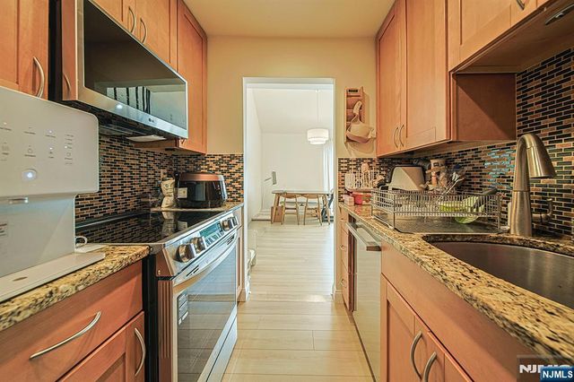 59 Presidential Drive, Englewood, NJ 07631