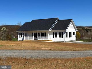 152 FISHER LN, Moorefield, WV 26836