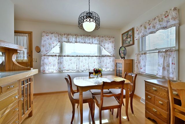 7421 W Oakton Street, Niles, IL 60714