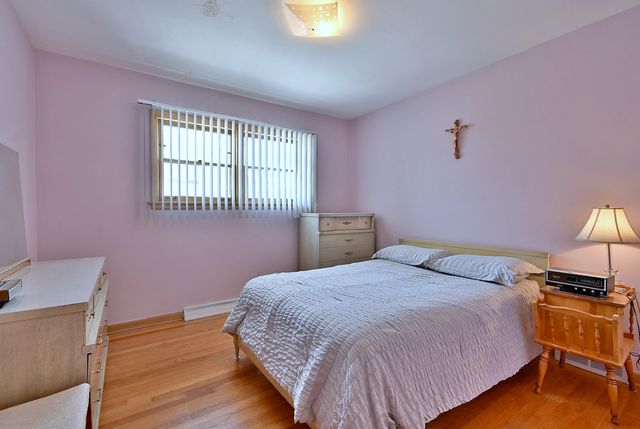 7421 W Oakton Street, Niles, IL 60714