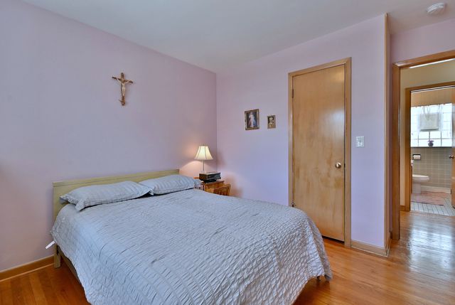 7421 W Oakton Street, Niles, IL 60714