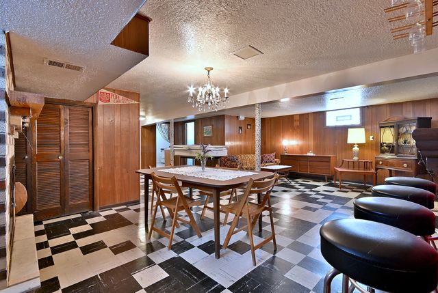 7421 W Oakton Street, Niles, IL 60714