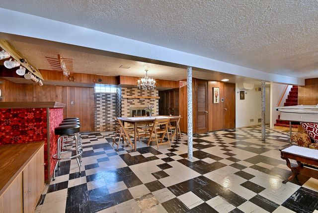 7421 W Oakton Street, Niles, IL 60714