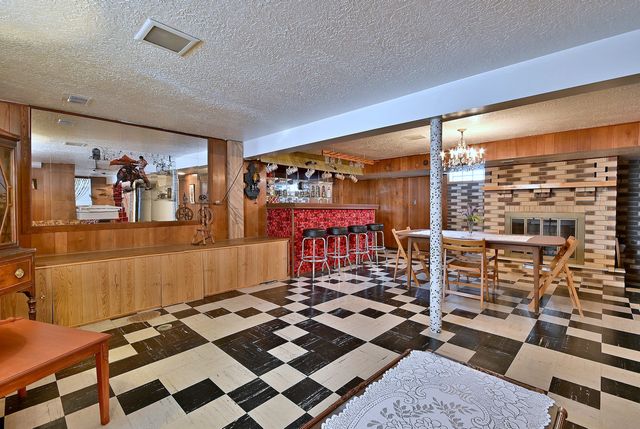 7421 W Oakton Street, Niles, IL 60714