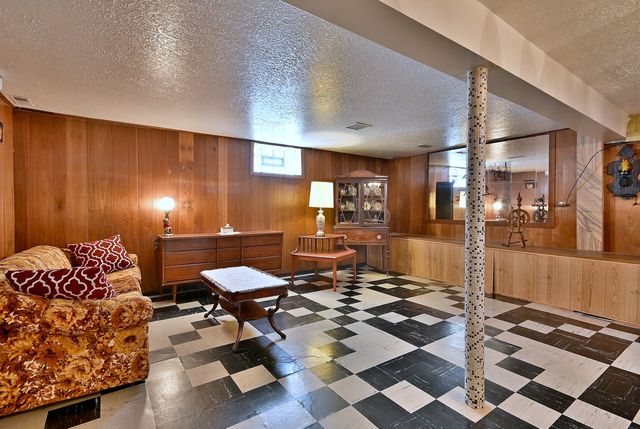 7421 W Oakton Street, Niles, IL 60714