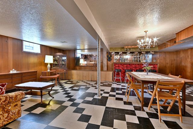 7421 W Oakton Street, Niles, IL 60714