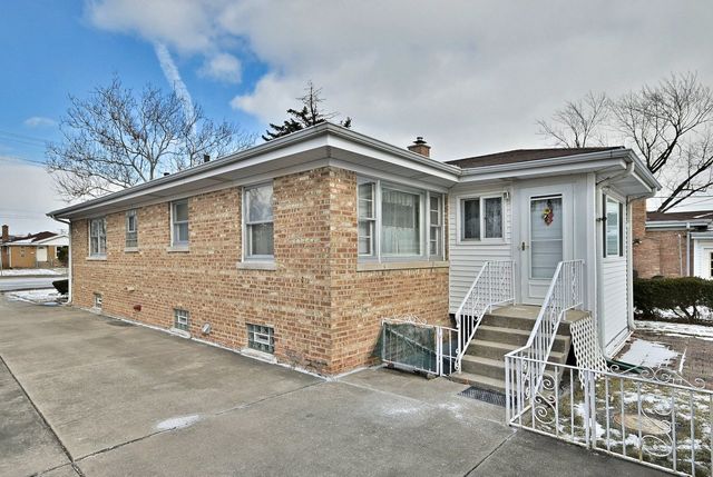 7421 W Oakton Street, Niles, IL 60714