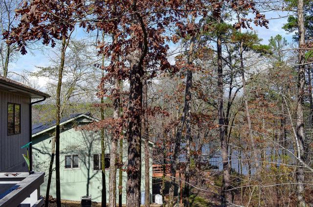 32 Majorca Drive, Hot Springs Village, AR 71909