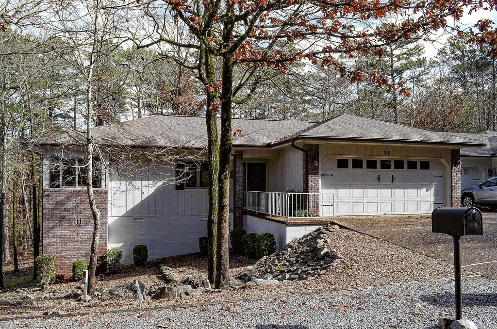 32 Majorca Drive, Hot Springs Village, AR 71909