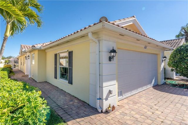 7639 Novara CT, Naples, FL 34114