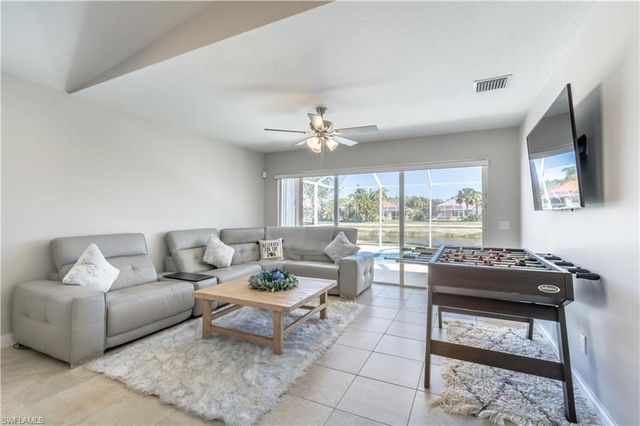 7639 Novara CT, Naples, FL 34114