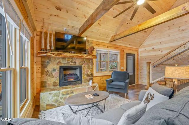 709 Spring Drive, Gatlinburg, TN 37738