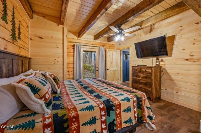 709 Spring Drive, Gatlinburg, TN 37738