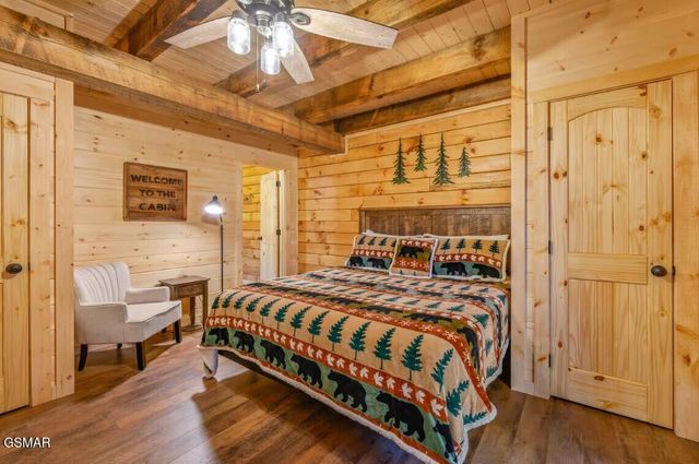 709 Spring Drive, Gatlinburg, TN 37738