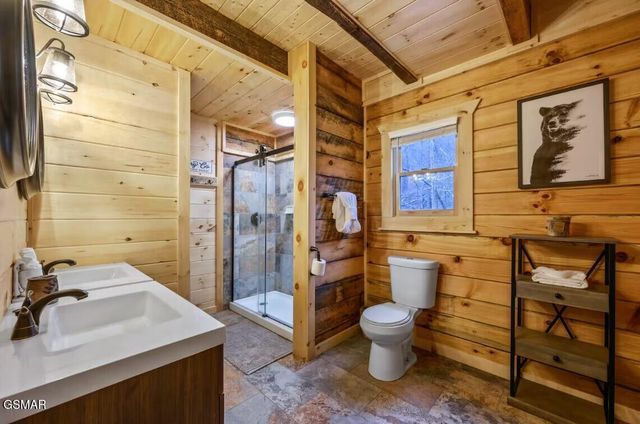 709 Spring Drive, Gatlinburg, TN 37738