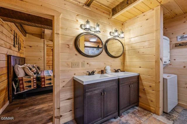 709 Spring Drive, Gatlinburg, TN 37738