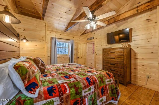 709 Spring Drive, Gatlinburg, TN 37738