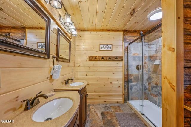 709 Spring Drive, Gatlinburg, TN 37738