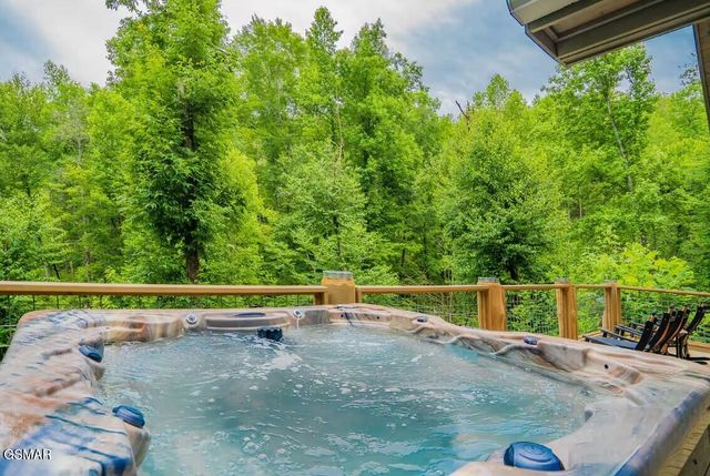 709 Spring Drive, Gatlinburg, TN 37738