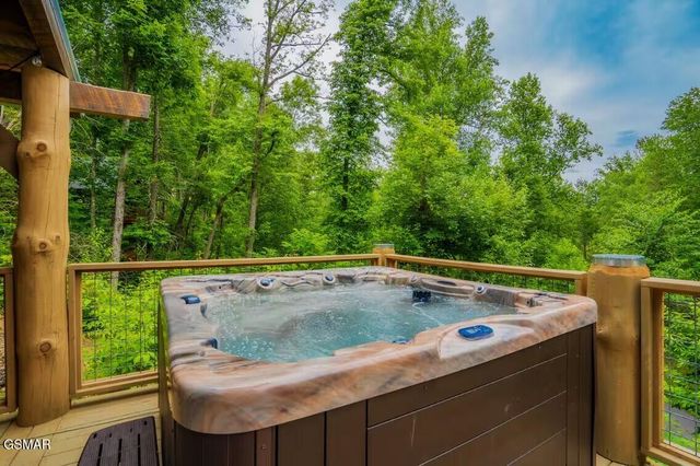 709 Spring Drive, Gatlinburg, TN 37738