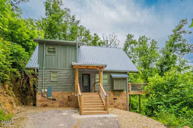 709 Spring Drive, Gatlinburg, TN 37738