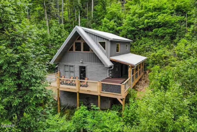 709 Spring Drive, Gatlinburg, TN 37738