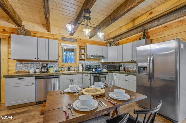 709 Spring Drive, Gatlinburg, TN 37738