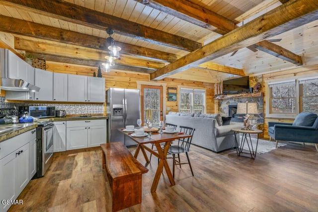 709 Spring Drive, Gatlinburg, TN 37738