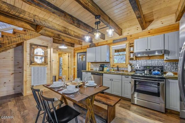 709 Spring Drive, Gatlinburg, TN 37738