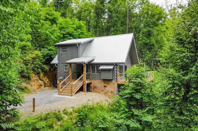 709 Spring Drive, Gatlinburg, TN 37738