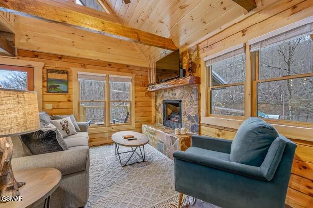 709 Spring Drive, Gatlinburg, TN 37738