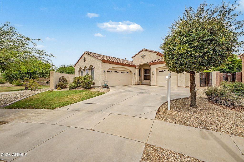 16104 W Mescal Street, Surprise, AZ 85379 — photo 5