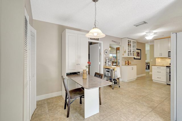 8630 BRIDLE PATH Court 207, Davie, FL 33328
