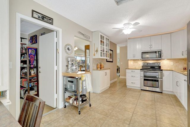8630 BRIDLE PATH Court 207, Davie, FL 33328